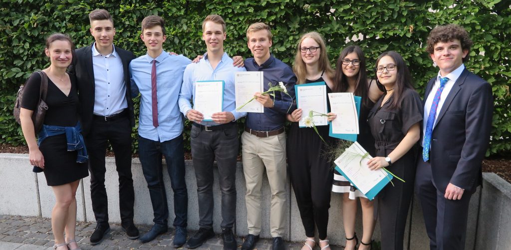 Q2-Schüler des CHG erhalten das Cambridge Certificate in Advanced ...